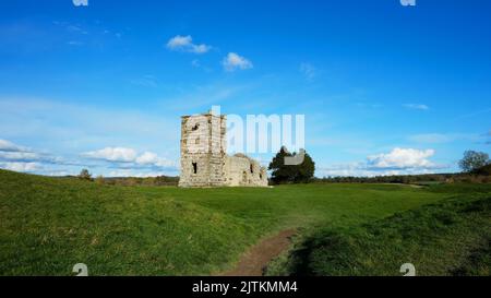 Die alte Kirche in Knowlton, erbaut in einem neolithischen Henge, Dorset, Großbritannien - John Gollop Stockfoto