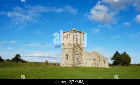 Die alte Kirche in Knowlton, erbaut in einem neolithischen Henge, Dorset, Großbritannien - John Gollop Stockfoto