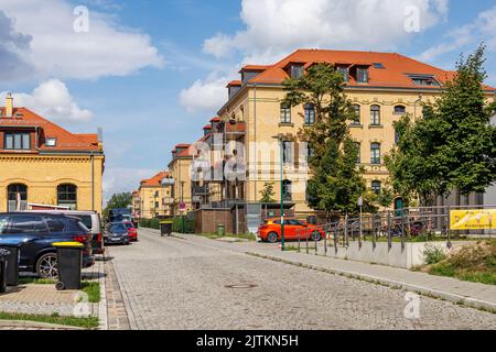 Leipzig, Sachsen, Deutschland, 08-29-2022 Neue Wohnungen in alten Kasernen der sächsischen und später der DDR-Armee aus dem 19.. Jahrhundert. Stockfoto