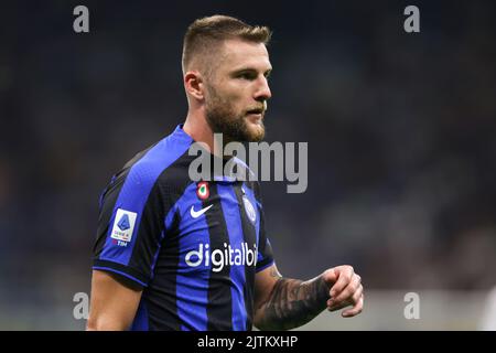 Mailand, Italien, 30.. August 2022. Milan Skriniar vom FC Internazionale sieht während des Serie-A-Spiels bei Giuseppe Meazza, Mailand, aus. Bildnachweis sollte lauten: Jonathan Moscrop / Sportimage Stockfoto