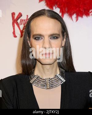 Jordan Roth nimmt an der Off-Broadway Opening Night „Kinky Boots“ Teil, die am 25. August 2022 auf der Bühne 42 in New York City, NY, stattfand ©Steven Bergman/AFF-USA.COM Stockfoto