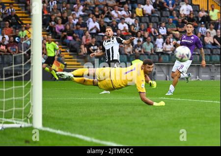 Udine, Italien. 31. Aug, 2022. Shoot of Udinese's Sandi Lovric during Udinese Calcio vs ACF Fiorentina, italian Soccer Serie A match in Udine, Italy, August 31 2022 Quelle: Independent Photo Agency/Alamy Live News Stockfoto