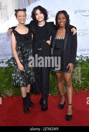 Sofia Rosinsky, Riley Lai Nelet und Camryn Jones kommen zur Premiere von „der Herr der Ringe: Die Ringe der Macht“ in Los Angeles, die am 15. August 2022 in den Culver Studios in Culver City, CA, stattfand. © OConnor / AFF-USA.com Stockfoto