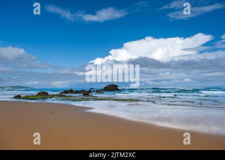 Sandstrand im Naturpark Dunas de Liencres, Pielagos, Kantabrien, Spanien Stockfoto