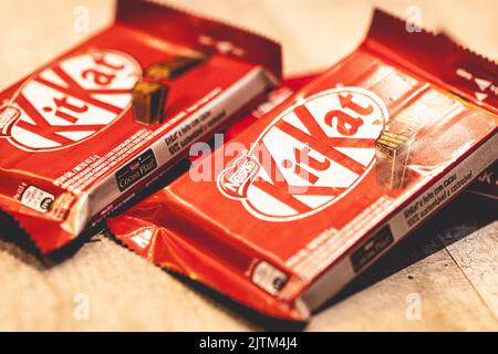 Kit Kat, mit Schokolade überzogene Waffel von Nestlé. Nahaufnahmen. Brasilia, DF - Brasilien. 31. August 2022. Stockfoto