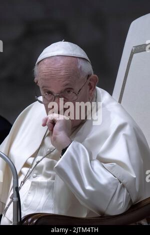 Vatikanstadt, Vatikan, 31. August 2022. Papst Franziskus bei seiner wöchentlichen Generalaudienz in der Aula Paul VI. Quelle: Maria Grazia Picciarella/Alamy Live News Stockfoto