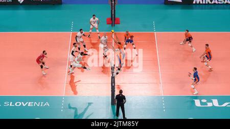 LJUBLJANA, SLOWENIEN - 31. AUGUST: Niederländische Spieler im Einsatz während der Volleyball-Weltmeisterschaft der Männer - Pool F - Vorbereitungsphase-Spiel zwischen den Niederlanden und dem Iran in der Arena Stozice am 31. August 2022 in Ljubljana, Slowenien (Foto: Borut Zivulovic/BSR Agency) Stockfoto