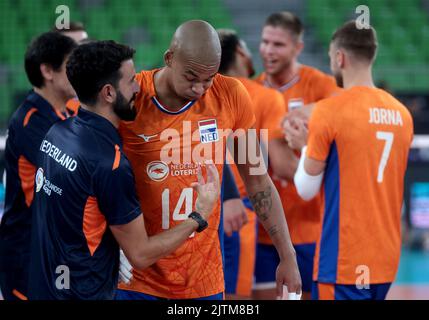 LJUBLJANA, SLOWENIEN - 31. AUGUST: Die Spieler der Niederlande feiern während der Volleyball-Weltmeisterschaft der Männer - Pool F - Vorbereitungsphase-Spiel zwischen den Niederlanden und dem Iran in der Arena Stozice am 31. August 2022 in Ljubljana, Slowenien (Foto: Borut Zivulovic/BSR Agency) Stockfoto