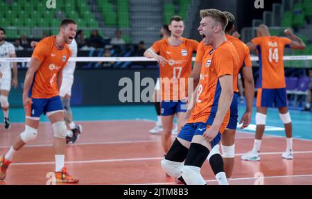 LJUBLJANA, SLOWENIEN - 31. AUGUST: Die Spieler der Niederlande feiern während der Volleyball-Weltmeisterschaft der Männer - Pool F - Vorbereitungsphase-Spiel zwischen den Niederlanden und dem Iran in der Arena Stozice am 31. August 2022 in Ljubljana, Slowenien (Foto: Borut Zivulovic/BSR Agency) Stockfoto