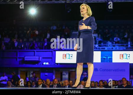 London, Großbritannien. 31. August 2022. Liz Truss, Außenministerin. Bei den letzten Rennen um die Führung der Konservativen Partei in der Wembley Arena kämpfen Liz Truss und Rishi Sunak um die Führung der Partei und die Position des nächsten Premierministers. Kredit: Imageplotter/Alamy Live Nachrichten Stockfoto