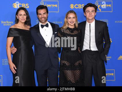 Kaitlin Vilasuso, Jordi Vilasuso, Bailee Madison und Blake Richardson kommen bei den Annual Daytime Emmy Awards 49. an, die am 24. Juni 2022 im Pasadena Civic Auditorium in Pasadena, CA, abgehalten wurden. © OConnor- Arroyo/AFF-USA.com Stockfoto