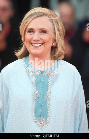 Venedig, Italien. 31. August 2022. Die amerikanische Politikerin Hillary Clinton nimmt an der Eröffnungsgala und der Premiere von White Noise am Mittwoch, den 31. August 2022, beim Filmfestival in Venedig 79. Teil. Foto von Rune Hellestad/ Credit: UPI/Alamy Live News Stockfoto