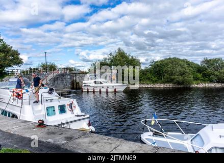 Tarmonbarry Lock am Fluss Shannon in Roscommon, Irland. Stockfoto