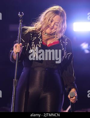 Elle King beim CMA Music Festival, das am 12. Juni 2022 im Nissan Stadium in Nashville, TN, stattfindet. © Curtis Hilbun / AFF-USA.com Stockfoto