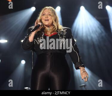 Elle King beim CMA Music Festival, das am 12. Juni 2022 im Nissan Stadium in Nashville, TN, stattfindet. © Curtis Hilbun / AFF-USA.com Stockfoto