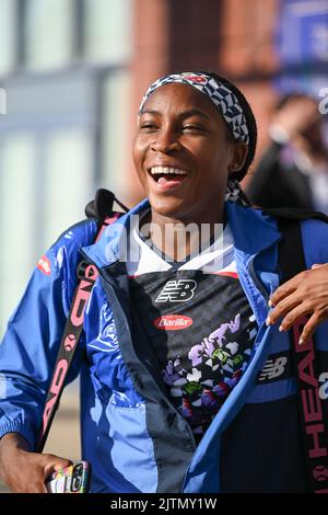 New York, USA. 31. August 2022. Coco Gauff kam am 31. August 2022 zu ihrem zweiten Spiel der US Open im USTA Billie Jean King National Tennis Center im Flushing Meadow Corona Park im Stadtteil Queens von New York City. (Foto von Anthony Behar/Sipa USA) Quelle: SIPA USA/Alamy Live News Stockfoto