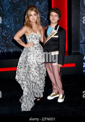 Elizabeth Yu und Gaten Matarazzo nahmen an der Weltpremiere der „Stranger Things“-Saison 4 Teil, die am 14. Mai 2022 in den Netflix Studios in Brooklyn, NY, stattfand ©Steven Bergman/AFF-USA.COM Stockfoto