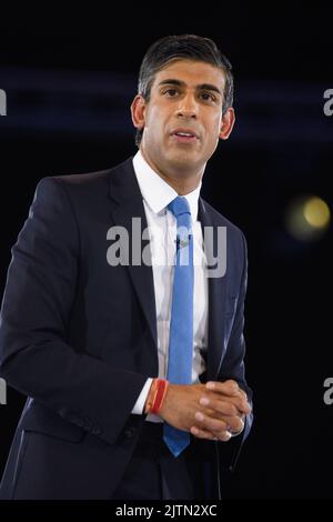 London, Großbritannien. 31. August 2022. Rishi Sunak während einer Hustings-Veranstaltung in der Wembley Arena, London, als Teil ihrer Kampagne, Vorsitzender der Konservativen Partei und nächster Premierminister zu sein. Bilddatum: Mittwoch, 31. August 2022. Bildnachweis sollte lauten: Matt Crossick/Empics/Alamy Live News Stockfoto