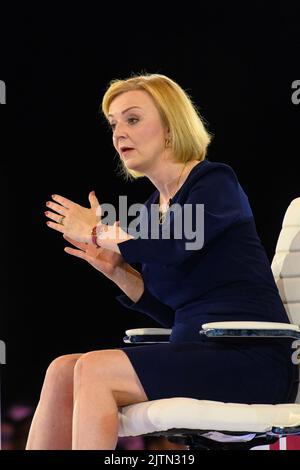 London, Großbritannien. 31. August 2022. Liz Truss während einer Hustings-Veranstaltung in der Wembley Arena, London, als Teil ihrer Kampagne zur Führung der Konservativen Partei und zur nächsten Premierministerin. Bilddatum: Mittwoch, 31. August 2022. Bildnachweis sollte lauten: Matt Crossick/Empics/Alamy Live News Stockfoto