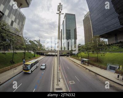 Chile Avenue im Zentrum von Rio de Janeiro, Brasilien - 2. Januar 2015: Eine der berühmtesten Straßen im Stadtzentrum von Rio de Janeiro. Stockfoto