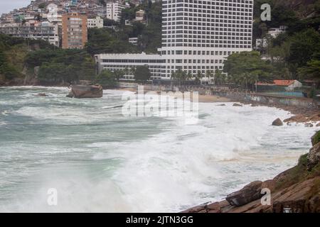 Sheraton Beach (Vidigal Beach) in Rio de Janeiro, Brasilien - 28. Mai 2020: Blick auf Sheraton Beach aus einem Aussichtspunkt am Leblon Strand in Rio de Janeir Stockfoto