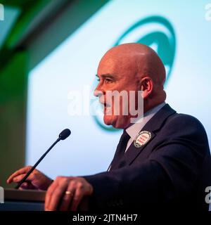 London, Großbritannien. 31. August 2022. Mick Lynch, RMT-Generalsekretär, spricht bei der Save London Transport Rally am TUC-Hauptsitz. Die von der National Union of Rail, Maritime and Transport Workers (RMT) organisierte Kundgebung ist eine Solidarität mit den Beschäftigten des Transportwesens und ihrer Forderung nach zusätzlichen staatlichen Mitteln zur Unterstützung des öffentlichen Verkehrssystems der Hauptstadt. Kredit: Stephen Chung / Alamy Live Nachrichten Stockfoto
