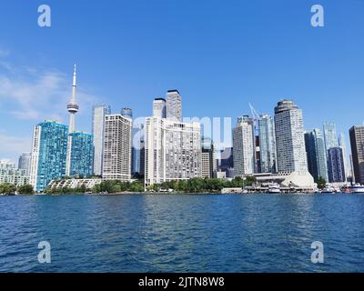 Die wunderschöne Skyline von Toronto, Kanada unter klarem Himmel Stockfoto