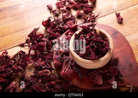 Hibiscus Sabdariffa. Auch bekannt als Jamaika, Red Guinea Sorrel, rosella und verschiedene andere Namen, je nach Land oder Region. Wird häufig in verwendet Stockfoto