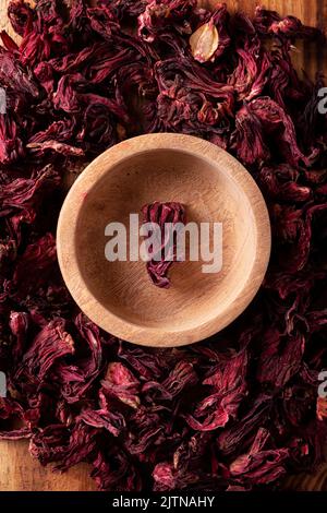 Hibiscus Sabdariffa. Auch bekannt als Jamaika, Red Guinea Sorrel, rosella und verschiedene andere Namen, je nach Land oder Region. Wird häufig in verwendet Stockfoto