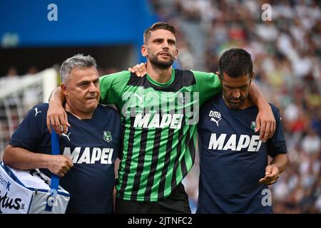 Sassuolo, Italien - 30/08/2022, Foto Massimo Paolone/LaPresse 30 Agosto 2022 - Sassuolo, Italia - Sport, calcio - Sassuolo vs Milan - Campionato italiano di calcio Serie A Tim 2022/2023 - Stadio Mapei Citt&#XE0; del Tricolore. Nella foto: Informunio Domenico Berardi (U.S.Sassuolo) 30. August 2022 Sassuolo, Italien - Sport, calcio - Sassuolo vs Milan - Italienische Serie A Fußball-Meisterschaft 2022/2023 - Mapei Stadium. Im Bild: Domenico Berardi (U.S.Sassuolo) verletzt Stockfoto