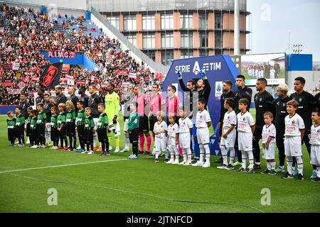 Sassuolo, Italien - 30/08/2022, Foto Massimo Paolone/LaPresse 30 Agosto 2022 - Sassuolo, Italia - Sport, calcio - Sassuolo vs Milan - Campionato italiano di calcio Serie A Tim 2022/2023 - Stadio Mapei Citt&#XE0; del Tricolore. Nella foto: Schieeramento Squadre, inizio gara 30. August 2022 Sassuolo, Italien - Sport, calcio - Sassuolo vs Milan - Italienische Serie A Fußballmeisterschaft 2022/2023 - Mapei Stadium. Im Bild: Line Up Stockfoto