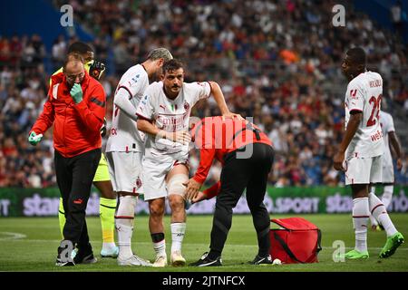 Sassuolo, Italien - 30/08/2022, Foto Massimo Paolone/LaPresse 30 Agosto 2022 - Sassuolo, Italia - Sport, calcio - Sassuolo vs Milan - Campionato italiano di calcio Serie A Tim 2022/2023 - Stadio Mapei Citt&#XE0; del Tricolore. Nella foto: Alessandro Florenzi (A.C. Mailand) infortunio 30. August 2022 Sassuolo, Italien - Sport, calcio - Sassuolo vs Milan - Italienische Serie A Fußball-Meisterschaft 2022/2023 - Mapei Stadium. Im Bild: Alessandro Florenzi (A.C. Mailand) verletzt Stockfoto