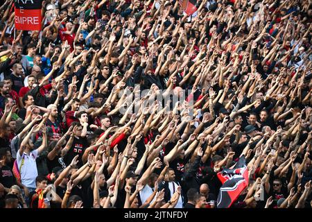 Sassuolo, Italien - 30/08/2022, Foto Massimo Paolone/LaPresse 30 Agosto 2022 - Sassuolo, Italia - Sport, calcio - Sassuolo vs Milan - Campionato italiano di calcio Serie A Tim 2022/2023 - Stadio Mapei Citt&#XE0; del Tricolore. Nella foto: i tifosi del Milan August 30, 2022 Sassuolo, Italien - Sport, calcio - Sassuolo vs Milan - Italienische Serie A Fußballmeisterschaft 2022/2023 - Mapei Stadium. Im Bild: Die Fans von Mailand Stockfoto