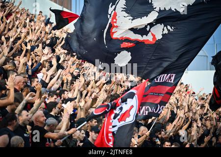 Sassuolo, Italien - 30/08/2022, Foto Massimo Paolone/LaPresse 30 Agosto 2022 - Sassuolo, Italia - Sport, calcio - Sassuolo vs Milan - Campionato italiano di calcio Serie A Tim 2022/2023 - Stadio Mapei Citt&#XE0; del Tricolore. Nella foto: i tifosi del Milan August 30, 2022 Sassuolo, Italien - Sport, calcio - Sassuolo vs Milan - Italienische Serie A Fußballmeisterschaft 2022/2023 - Mapei Stadium. Im Bild: Die Fans von Mailand Stockfoto