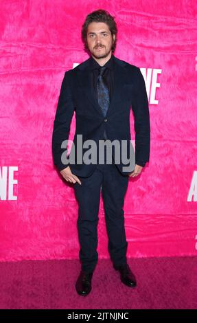Philip Ettinger kommt am 10. Mai 2022 im Pacific Design Center in West Hollywood, CA, zum Original ‘Angelyne’ von Pfau. © OConnor/AFF-USA.com Stockfoto