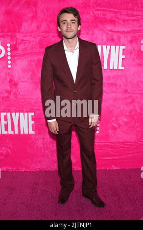Charlie Rowe kommt am 10. Mai 2022 im Pacific Design Center in West Hollywood, CA, zum Original ‘Angelyne’ von Pfau. © OConnor/AFF-USA.com Stockfoto