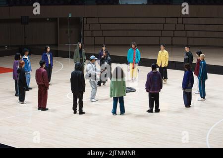 Performance von Hideyoshi, 31. August 2022 - Mode : Rakuten Fashion Week Tokyo 2023 S/S präsentierte die „genzai“ Runway Show auf dem Yoyogi Gymnasium in Tokio, Japan Credit: Michael Steinebach/AFLO/Alamy Live News Stockfoto