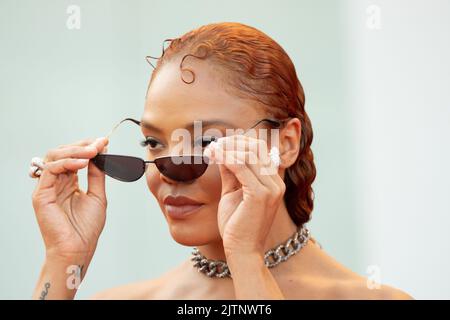 Tessa Thompson nimmt an der „White Noise“ und der Eröffnungszeremonie des roten Teppichs beim Internationalen Filmfestival von Venedig 79. am 31. August 2022 in Venedig Teil. Stockfoto