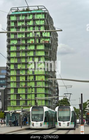 FRANKREICH, Paris (75013), ZAC Paris Rive Gauche, Boulevard du Général d'Armée Jean Simon, Tramway Station Avenue de France und Biodiversity Tower (Archit Stockfoto