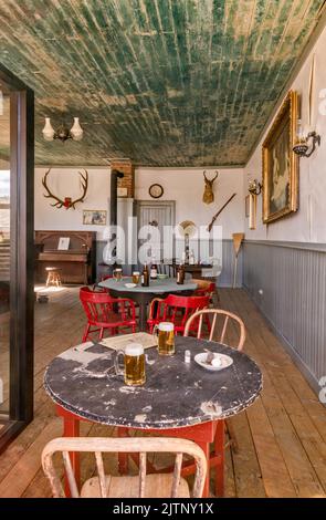 Carissa Saloon, 1890, innen, in South Pass City, Wind River Range, Wyoming, USA Stockfoto