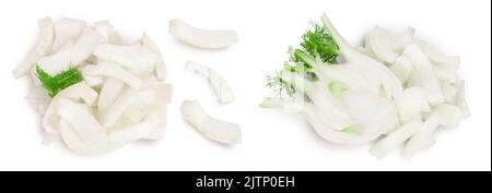 Frische Fenchel Zwiebel Scheiben isoliert auf weißem Hintergrund . Draufsicht. Flach liegend Stockfoto