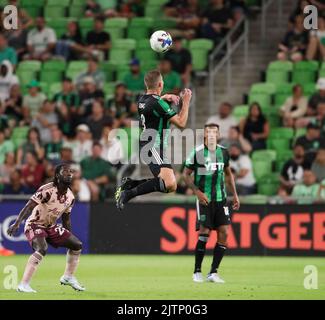 31. August 2022: Der Austin FC Mittelfeldspieler Alexander Ring (8) springt während eines MLS-Spiels zwischen dem Austin FC und den Portland Timbers am 31. August 2022 in Austin an die Spitze des Balls. (Bild: © Scott Coleman/ZUMA Press Wire) Stockfoto