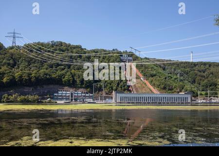 hengstey-see, Stausee, Blick auf das RWE Koepchenwerk, Pumpspeicherkraftwerk, Herdecke, Nordrhein-Westfalen, Deutschland. Elodea-Wasserkraut. Hengsteyse Stockfoto