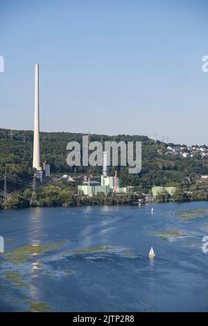 Blick über den Harkortsee auf die Stadt Herdecke und das Kombikraftwerk Cuno, Kombikraftwerk, Gasturbine, Nordrhein-Westfalen, Deutschland. Stockfoto