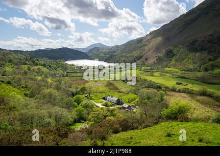 Berühmter Blick auf Llyn Gwynant und Nantgwynant, Snowdonia Nationalpark, Nordwales. Stockfoto