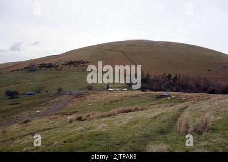 Der Wainwright „Little Mell Fell“ aus der Hause in der Nähe von „Watermillock Fell“, Ullswater Lake im Lake District National Park, Cumbria, England, Großbritannien. Stockfoto