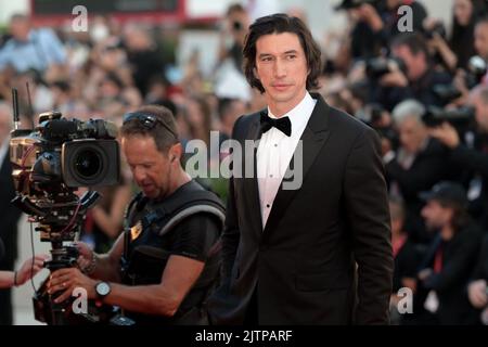 Venedig, Italien. 31. August 2022. Adam Driver nimmt am „White Noise“ und der Eröffnungszeremonie des Roten Teppichs während des Internationalen Filmfestivals von Venedig 79. in Venedig Teil. Quelle: Stefanie Rex/dpa/Alamy Live News Stockfoto