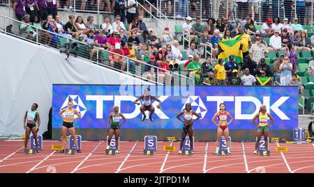 TyNia Gaither, Gina Luckenkemper, Fatmata Awolo, Daryll Neita, Amya Clarke, Manqi Ge, Shelly-Ann Fraser-Pryce im Wettbewerb bei den Frauen 100m Läufe bei t Stockfoto