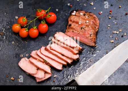 steakhouse-Menü Rib Eye Steak in Scheiben geschnittenes Rinderfleisch Stockfoto
