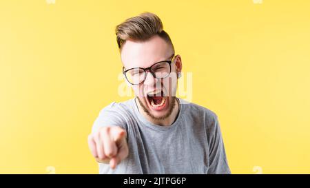 Wütend Mann schreiend zeigt Mund offen Wut Stockfoto